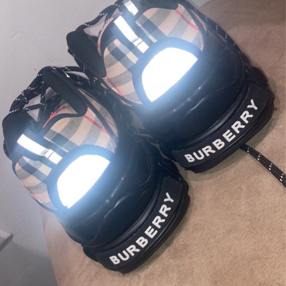 Burberry shoes size 10.5 (44)